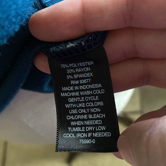 Ruffles🌬️🌫️🪽On Edges Top - Picture 14 of 17